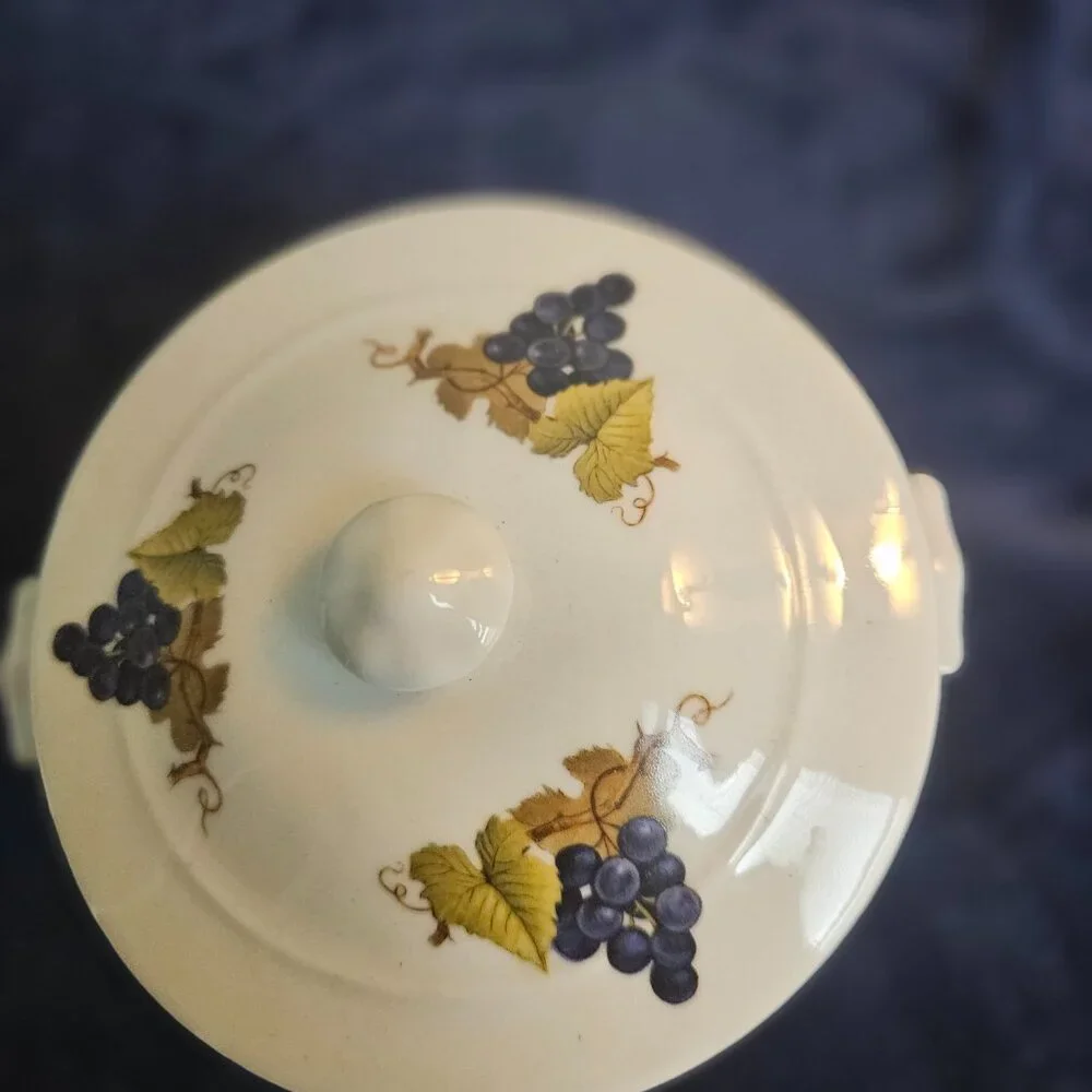 CORDON BLEU VINTAGE GRAPE HARVEST PATTERN CASSEROLE DISH